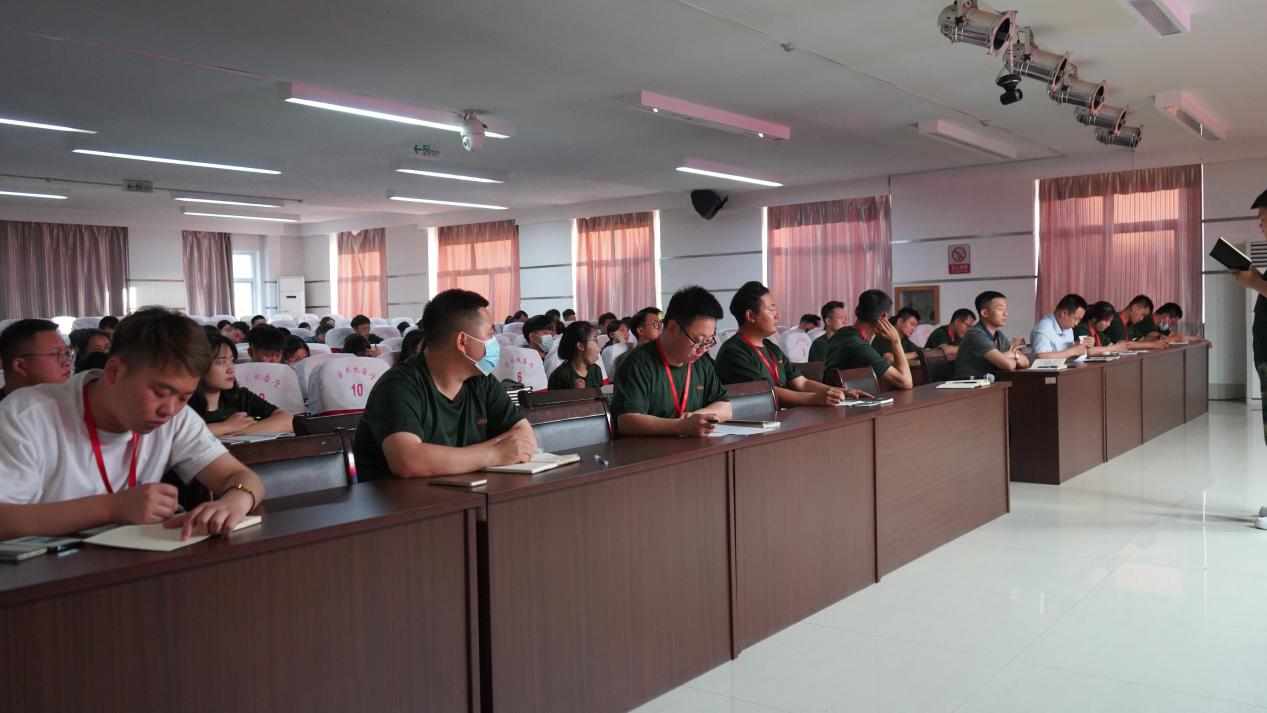 Beat365唯一官方网站召开学期末学生工作例会