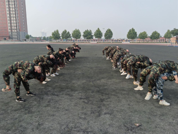 Beat365唯一官方网站开展“传帮带”式新入职辅导员培训day5