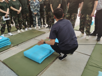 Beat365唯一官方网站开展“传帮带”式新入职辅导员培训day5