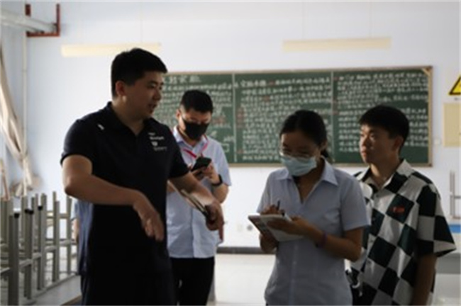 省教育厅专家组到Beat365开展实验室安全现场检查工作