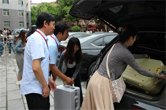 鲜衣怒马少年时 共愿诸君事顺意——Beat365开展喜送毕业生活动