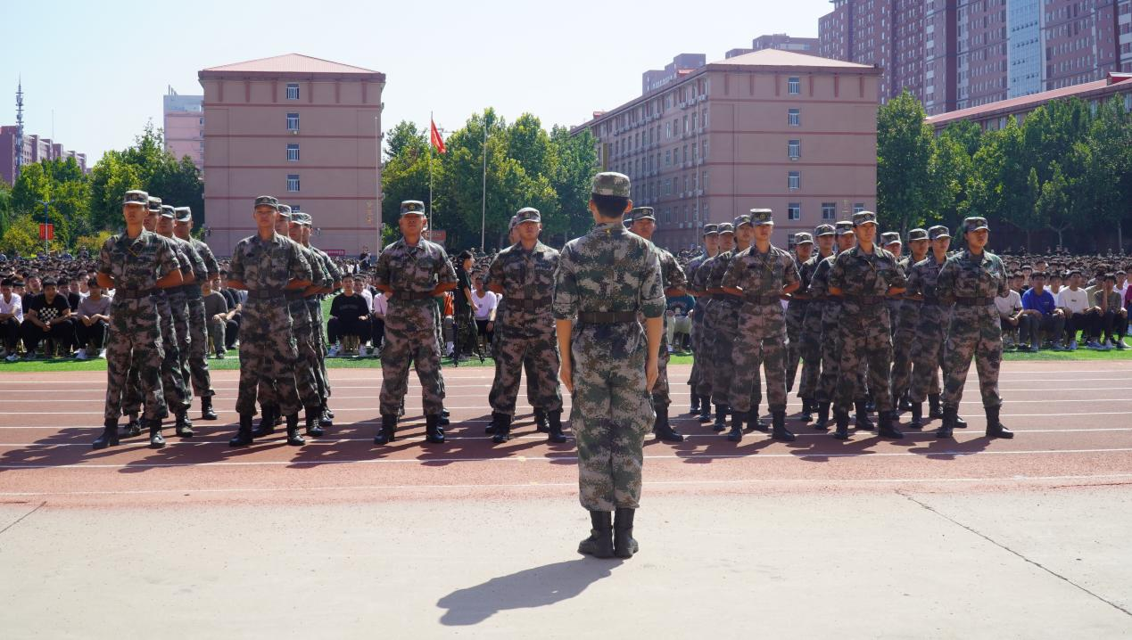 Beat365唯一官方网站2023级新生军训开营式隆重举行