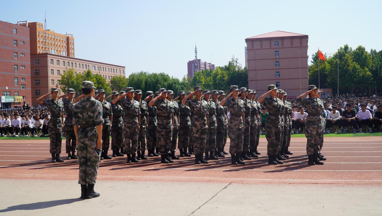 Beat365唯一官方网站2023级新生军训开营式隆重举行