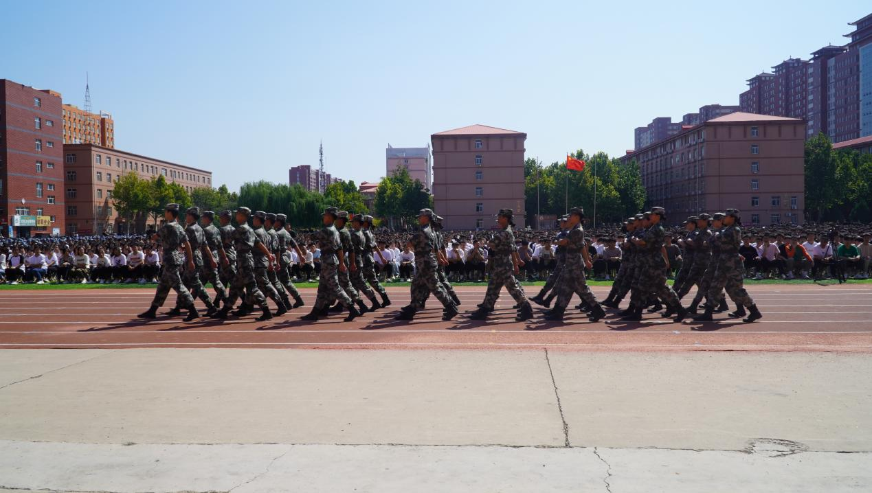 Beat365唯一官方网站2023级新生军训开营式隆重举行