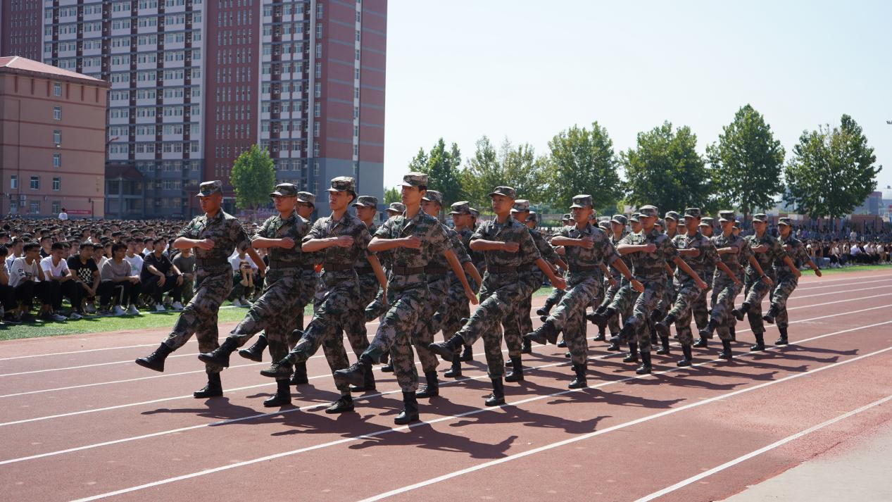 Beat365唯一官方网站2023级新生军训开营式隆重举行