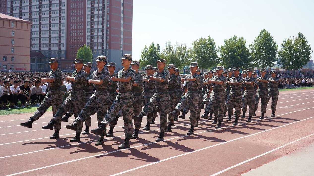 Beat365唯一官方网站2023级新生军训开营式隆重举行