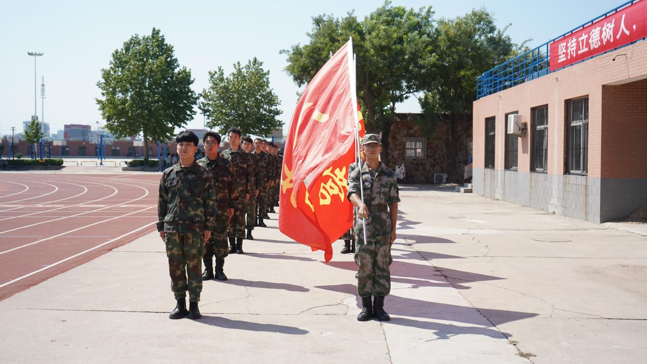 Beat365唯一官方网站2023级新生军训开营式隆重举行