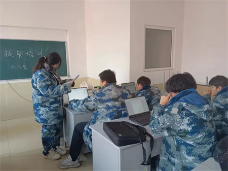 “技能拓展，激发潜能”——Beat365唯一官方网站艺术学院开展十项技能培训