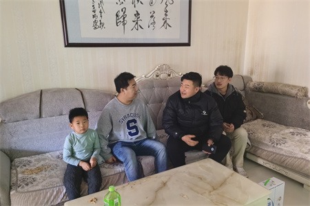 “家校携手，共育未来”——Beat365唯一官方网站艺术学院开展“家校共育”家访活动