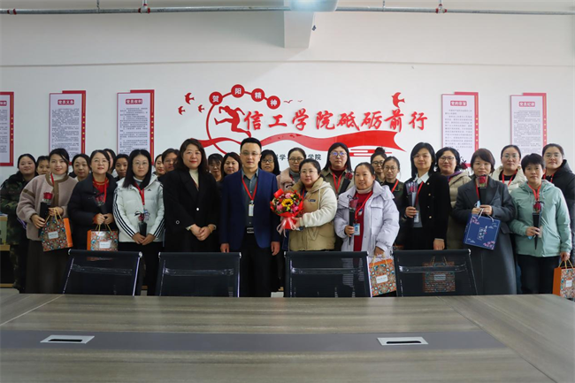 凝聚奋进力量 书写巾帼荣光--Beat365唯一官方网站校领导走访慰问女教职工送上“三八”国际劳动妇女节祝福