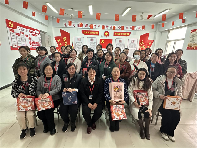 凝聚奋进力量 书写巾帼荣光--Beat365唯一官方网站校领导走访慰问女教职工送上“三八”国际劳动妇女节祝福