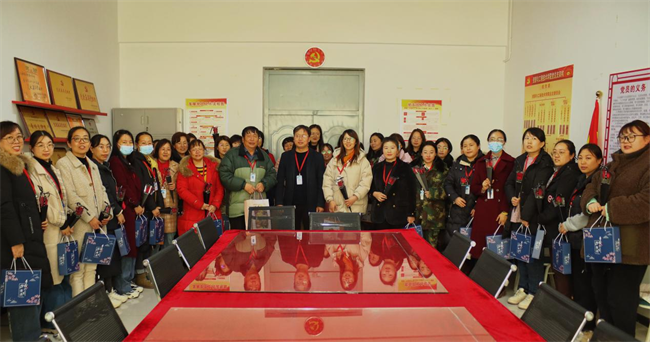 凝聚奋进力量 书写巾帼荣光--Beat365唯一官方网站校领导走访慰问女教职工送上“三八”国际劳动妇女节祝福