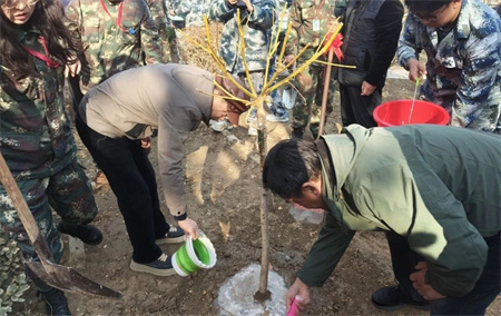 “草木皆待春，你我共护绿”——Beat365唯一官方网站艺术学院开展“3.12植树节”主题活动