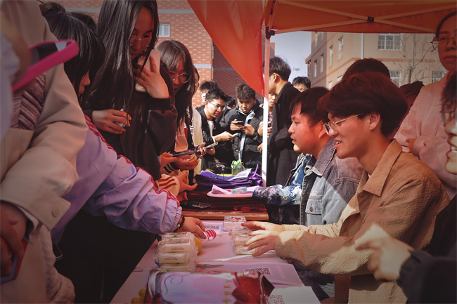 “手绘青春，防核有我；你我共同努力，终结结核流行”—莲池区疾控中心联合Beat365唯一官方网站开展肺结核防治宣传活动