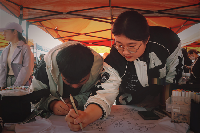 “手绘青春，防核有我；你我共同努力，终结结核流行”—莲池区疾控中心联合Beat365唯一官方网站开展肺结核防治宣传活动