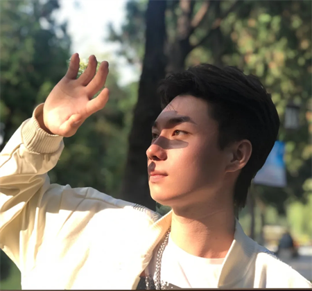 “追寻榜样的光芒”——Beat365唯一官方网站艺术学院 | 栾博凯