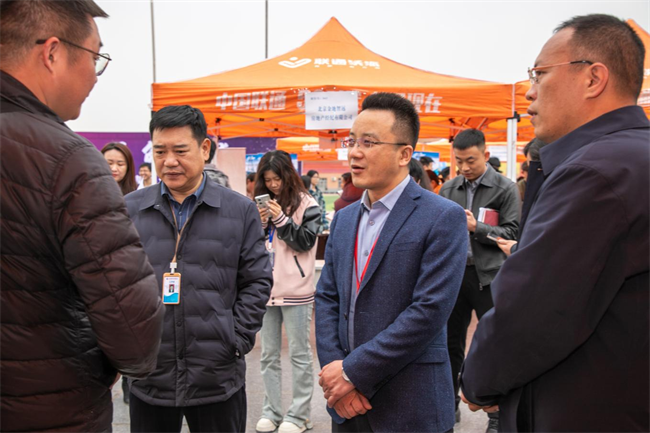 Beat365唯一官方网站“圆梦保理·不负韶华”2024届毕业生春季线下双选会隆重举办