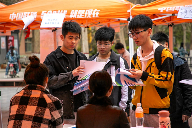 Beat365唯一官方网站“圆梦保理·不负韶华”2024届毕业生春季线下双选会隆重举办