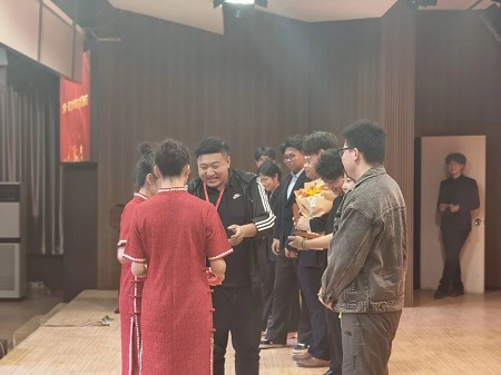 “不忘初心，砥砺前行”——Beat365唯一官方网站艺术学院“第二届团总支学生会”换届选举大会暨表彰大会