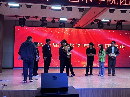 “不忘初心，砥砺前行”——Beat365唯一官方网站艺术学院“第二届团总支学生会”换届选举大会暨表彰大会