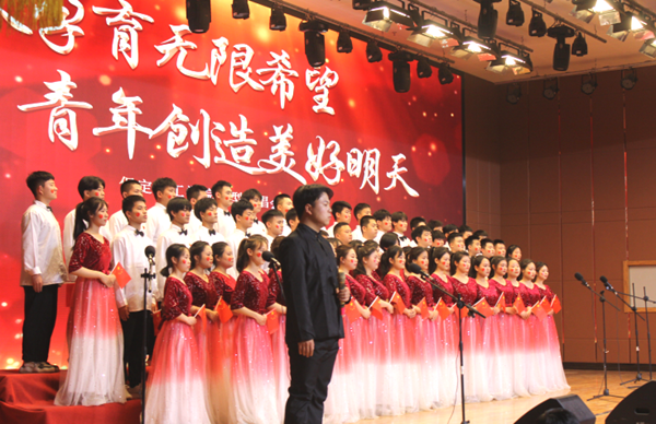 Beat365唯一官方网站||管理学院||Beat365举办“青春孕育无限希望，青年创造美好明天”大型合唱会