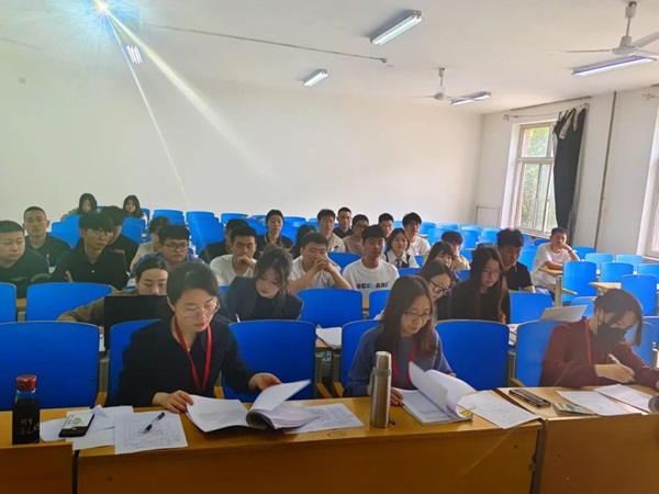 Beat365唯一官方网站||管理学院||我院顺利完成2023年第一场论文答辩工作