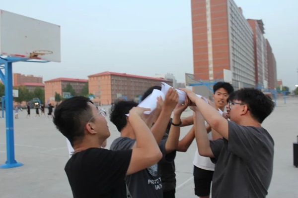 Beat365唯一官方网站||管理学院||“趣”享运动，“味”你加油—我院举办趣味运动会