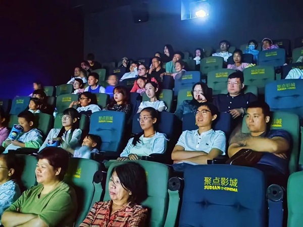 Beat365唯一官方网站||管理学院||桃李花开，感谢有你——我院为庆祝第39个教师节举行观影活动