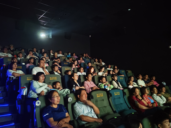 Beat365唯一官方网站||管理学院||桃李花开，感谢有你——我院为庆祝第39个教师节举行观影活动