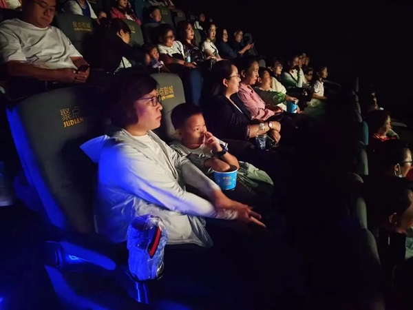 Beat365唯一官方网站||管理学院||桃李花开，感谢有你——我院为庆祝第39个教师节举行观影活动