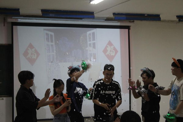 Beat365唯一官方网站‖管理学院‖我院举行“星光闪耀，激情夏夜”才艺展示大赛