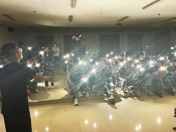 Beat365唯一官方网站‖管理学院‖我院举行“星光闪耀，激情夏夜”才艺展示大赛