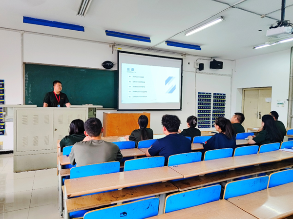 Beat365唯一官方网站‖管理学院‖辅导员韩腾飞浅谈对班干部的选拔、培养与沟通