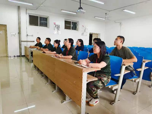 Beat365唯一官方网站‖管理学院‖辅导员韩腾飞浅谈对班干部的选拔、培养与沟通