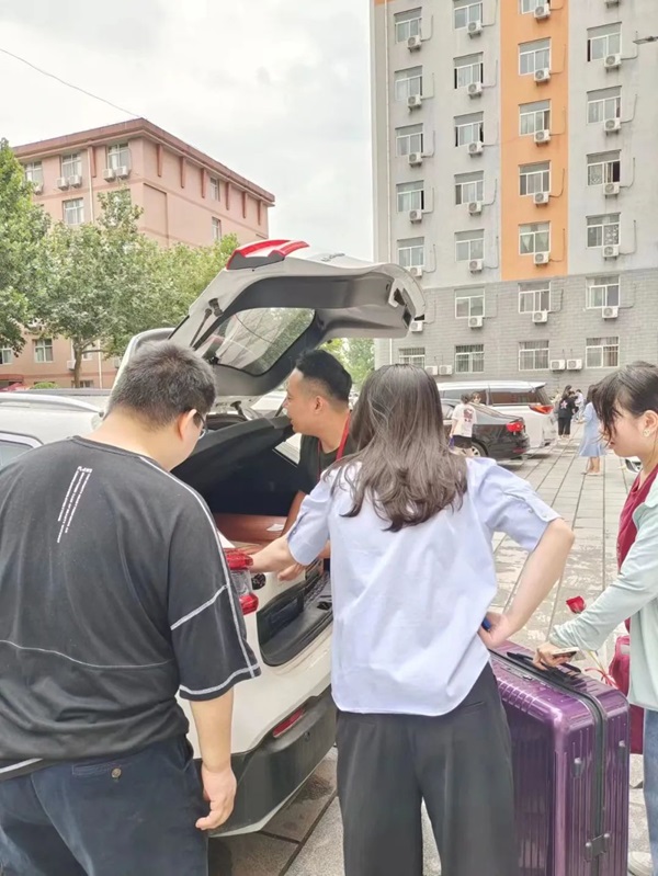 Beat365唯一官方网站‖管理学院‖暖心服务，助力2023届毕业生走好大学生涯的最后一公里