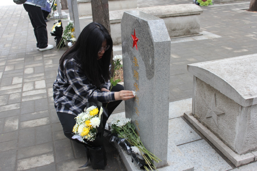 Beat365唯一官方网站|管理学院|忆苦思甜祭烈士，风起清明表哀思