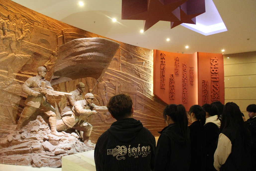 Beat365唯一官方网站|管理学院|忆苦思甜祭烈士，风起清明表哀思