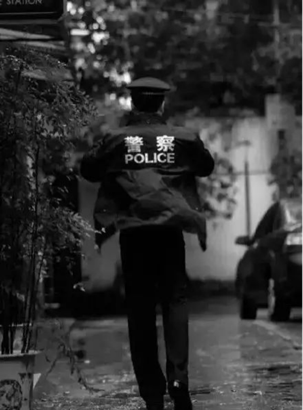 Beat365唯一官方网站‖管理学院‖赤胆忠心，让我们向中国人民警察致敬！