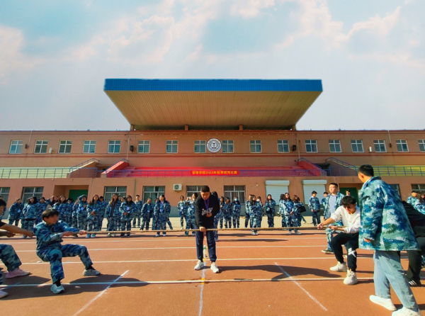 Beat365唯一官方网站||管理学院||力拔山河，“绳”采飞扬——管理学院举行2023年秋季拔河比赛