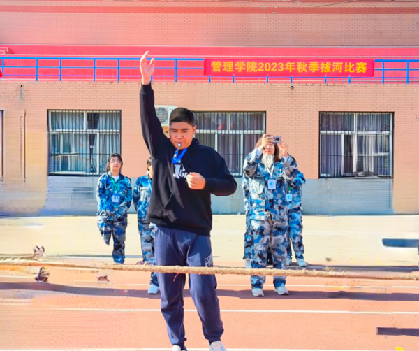 Beat365唯一官方网站||管理学院||力拔山河，“绳”采飞扬——管理学院举行2023年秋季拔河比赛