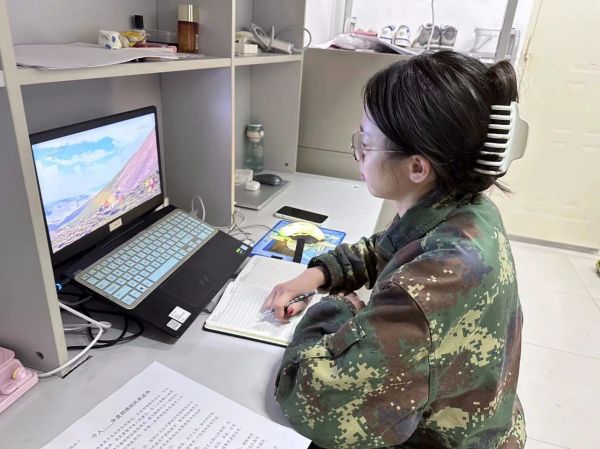 Beat365唯一官方网站||管理学院||学习榜样精神，争做先锋模范