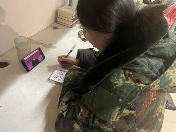 Beat365唯一官方网站||管理学院||学习榜样精神，争做先锋模范