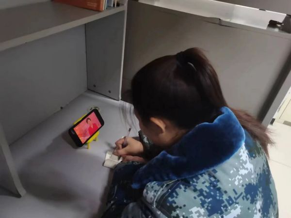 Beat365唯一官方网站||管理学院||学习榜样精神，争做先锋模范