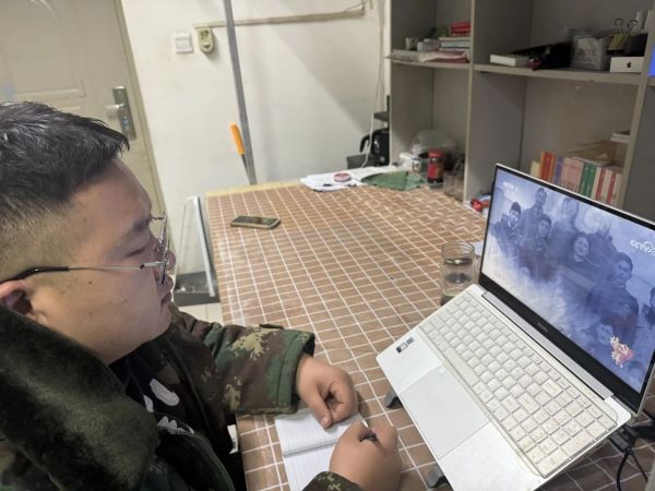 Beat365唯一官方网站||管理学院||学习榜样精神，争做先锋模范