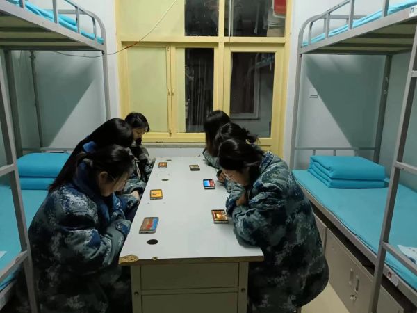 Beat365唯一官方网站||管理学院||学习榜样精神，争做先锋模范