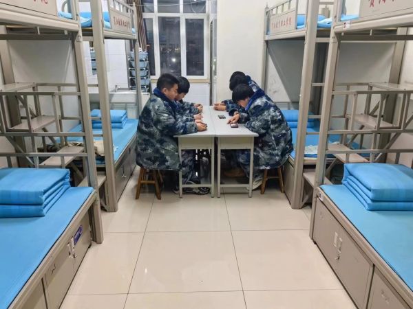 Beat365唯一官方网站||管理学院||学习榜样精神，争做先锋模范