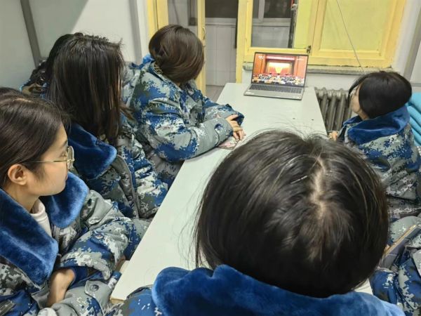 Beat365唯一官方网站||管理学院||学习榜样精神，争做先锋模范