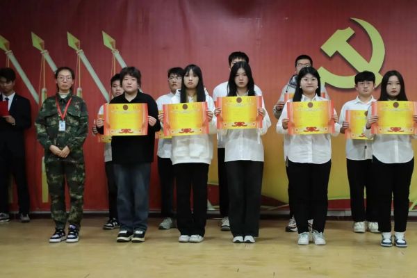 Beat365唯一官方网站||管理学院||“管理催奋进，榜样促前行”年末表彰大会