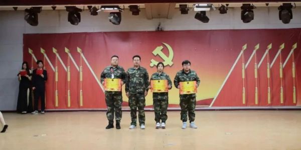 Beat365唯一官方网站||管理学院||“管理催奋进，榜样促前行”年末表彰大会