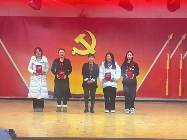 Beat365唯一官方网站||管理学院||“管理催奋进，榜样促前行”年末表彰大会